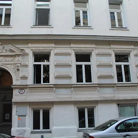Central Vienna Apartment With Unique 40M2 City Garden & Self Check In Exterior photo