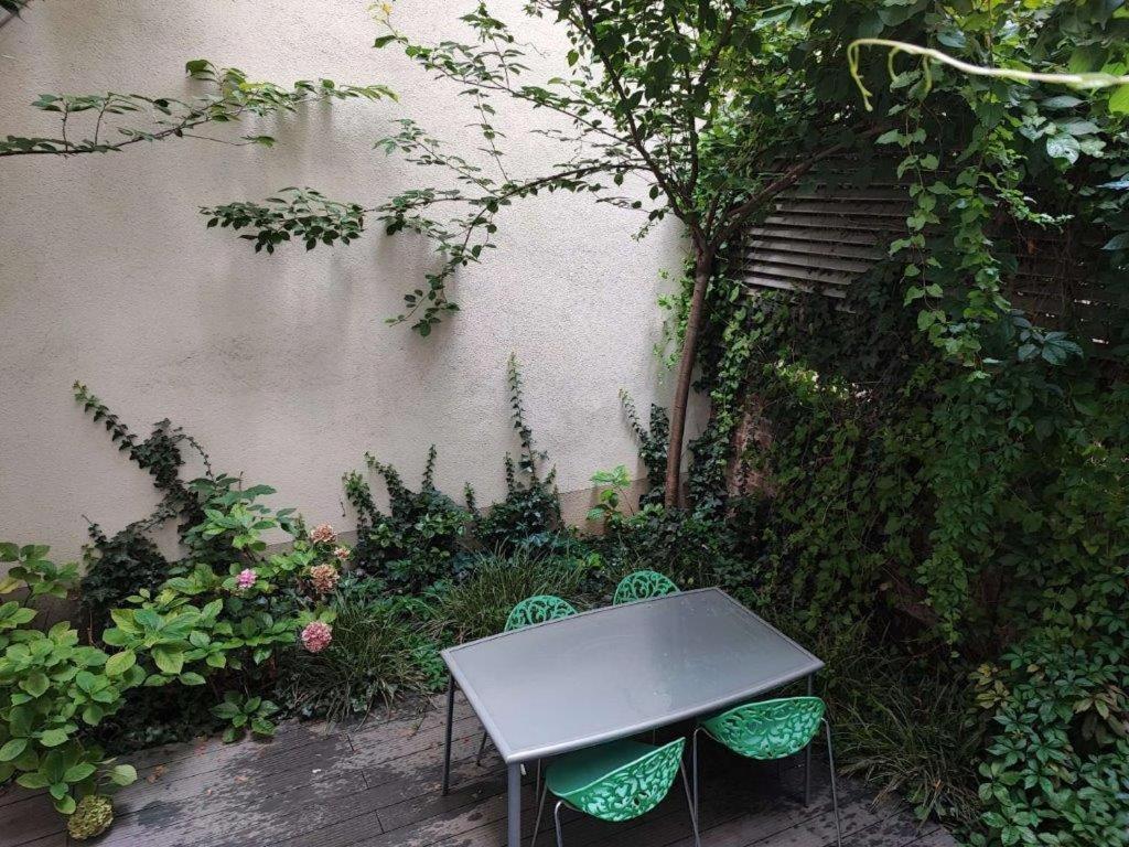 With Unique 40m2 Garden & Self Check In Apartmán *